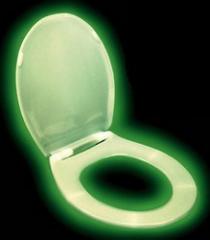 荧光马桶坐圈 为了夜间更加方便的方便_囧照囧